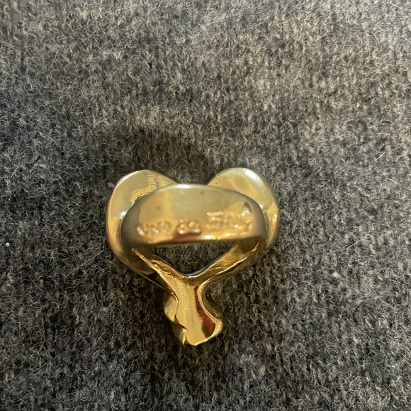 Uno de 50 Nailed Heart Shaped Gold ring - Picture 5 of 8